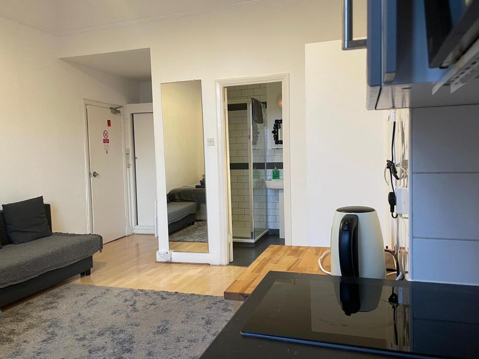 In - 13 Apartament