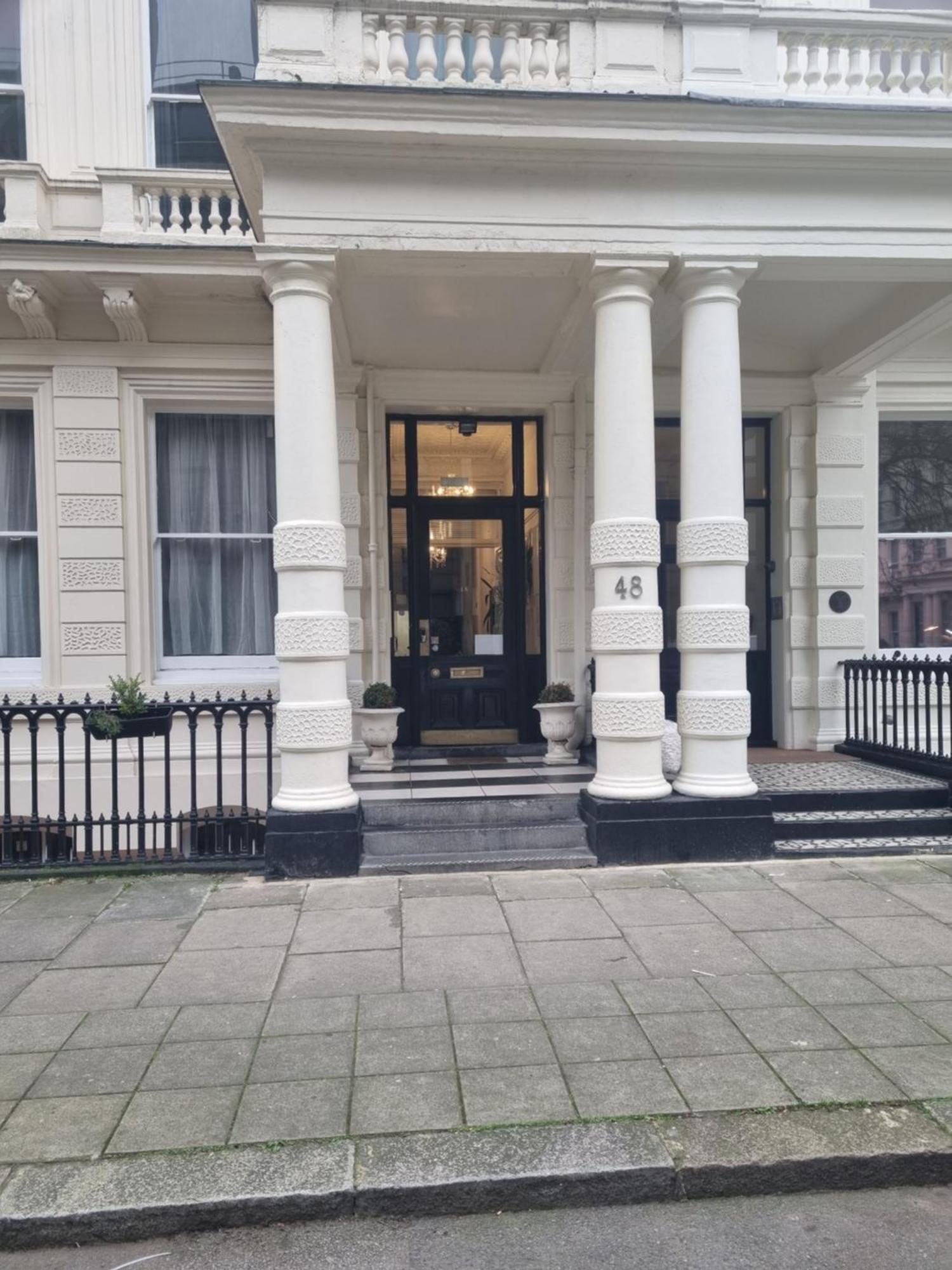 In - 13 Apartament